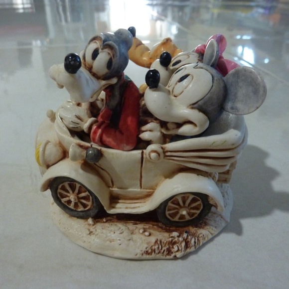 Harmony Kingdom Disney Fabulous Five Out for a Drive In Car Mickey Donald Goofy